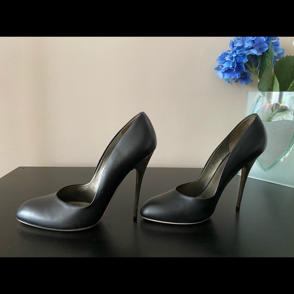 **PRICE DROP** Authentic Salvatore Ferragamo Black Pumps.Size 9.5 - Picture 9 of 13